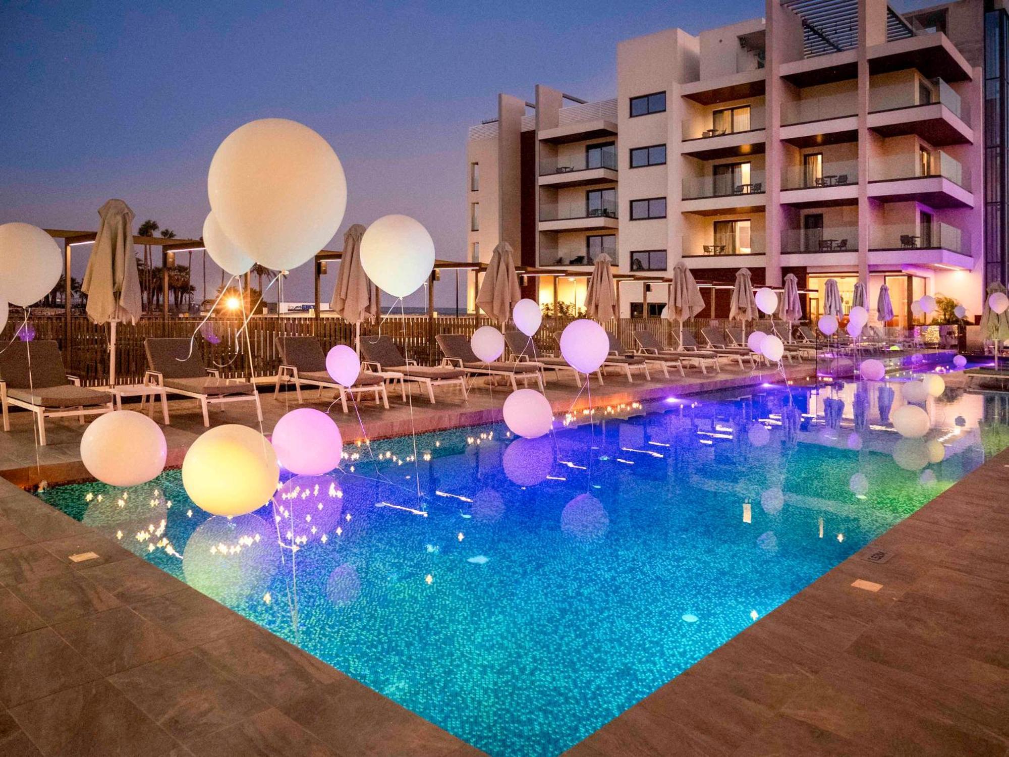 Mercure Larnaca Beach Resort エクステリア 写真