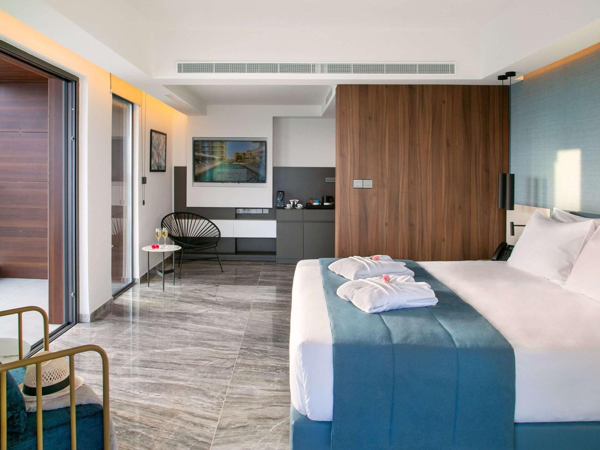 Mercure Larnaca Beach Resort エクステリア 写真