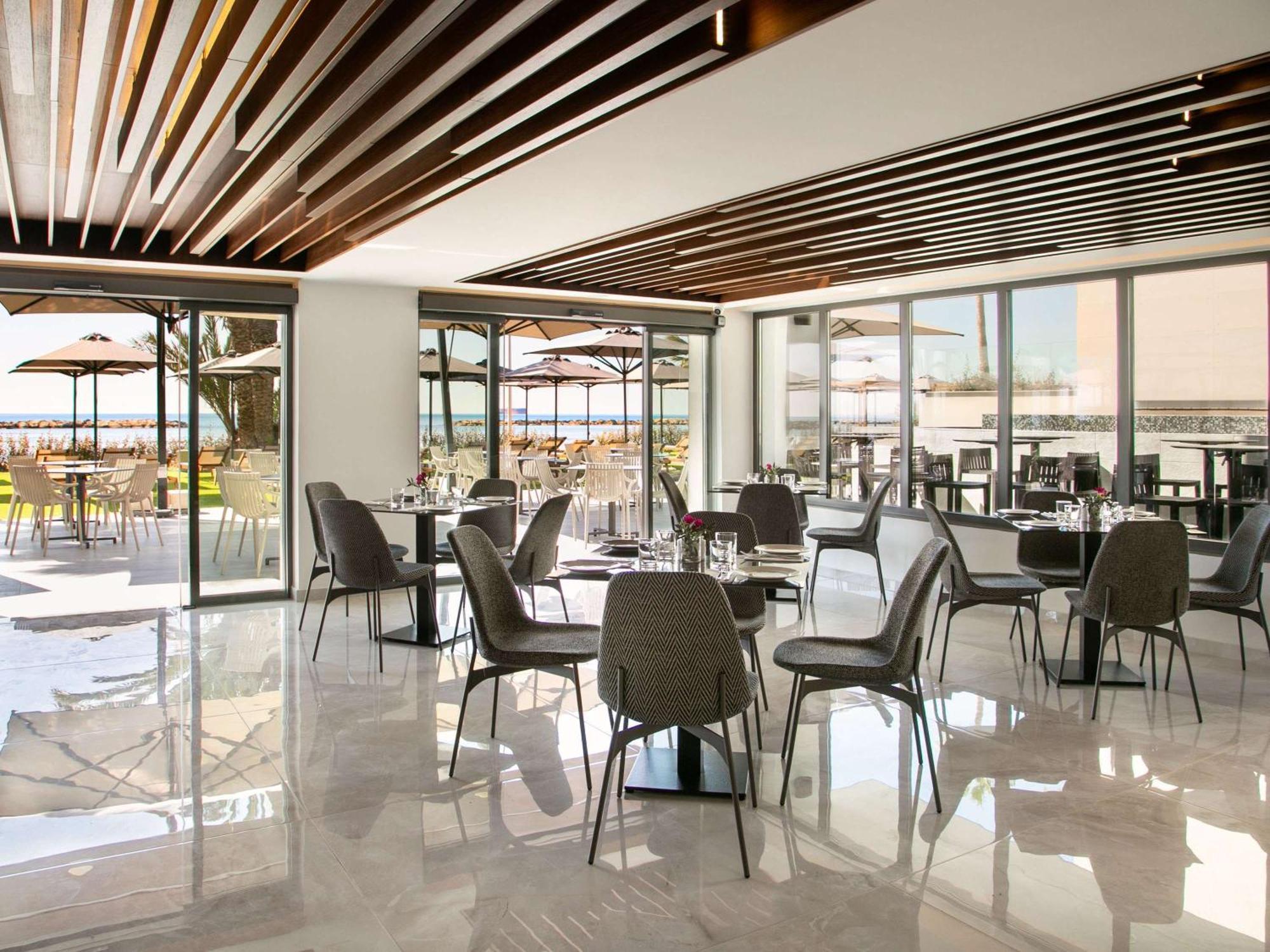 Mercure Larnaca Beach Resort エクステリア 写真